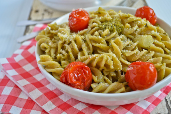 Pesto Pasta Salad with White Asparagus and Roasted Tomatoes