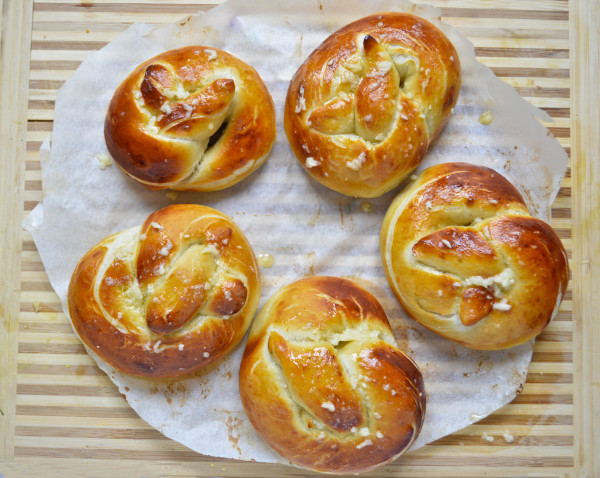 Garlic Butter Pretzel Rolls / Hungry and Confused
