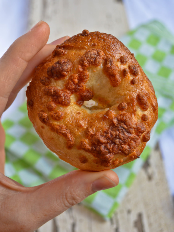 Cheesy Mini Bagels / confusedjulia.com