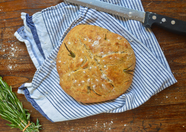 Rustic Rosemary Whole Wheat Bread / confusedjulia.com #bread #recipe