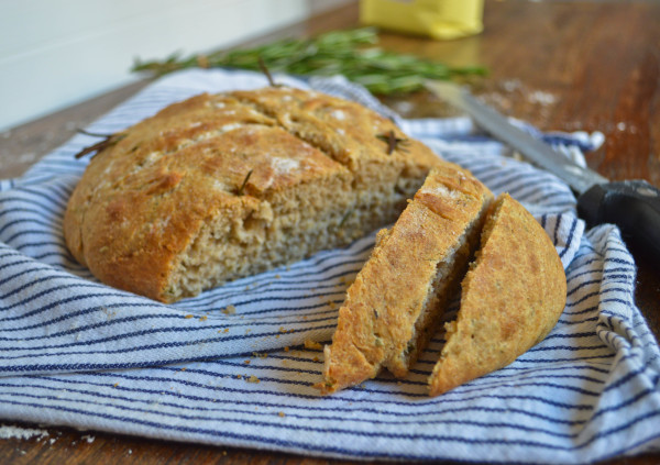 Rustic Rosemary Whole Wheat Bread / confusedjulia.com #bread #recipe