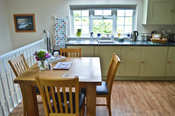 Devon cottage for two - kitchen
