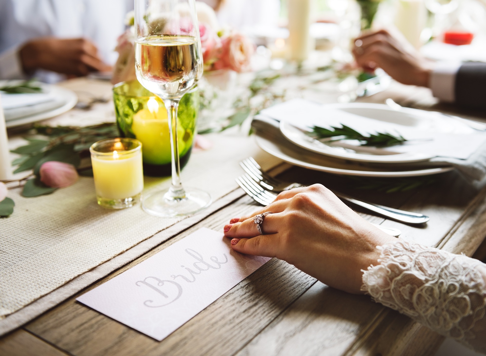 Keeping Your Wedding Budget Low