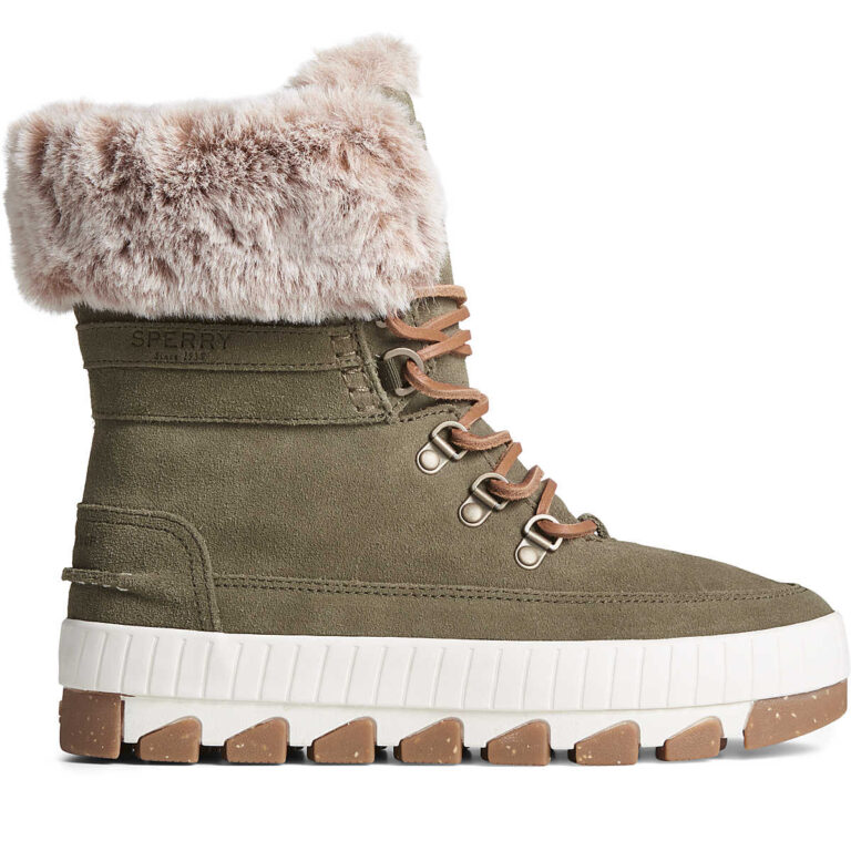 Photo of fur-topped Sperry boots