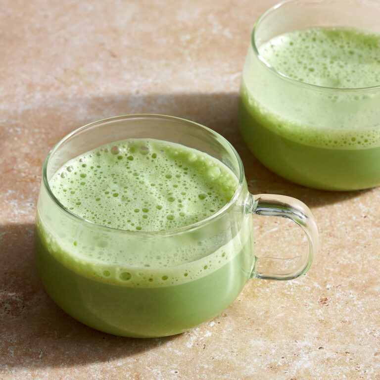 Photo of two mugs of matcha latte - matcha latte recipe