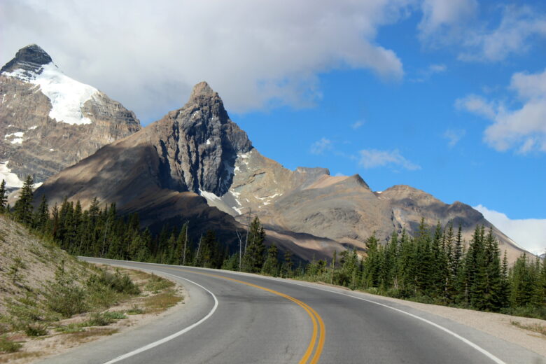 Road through Icefields Parkway